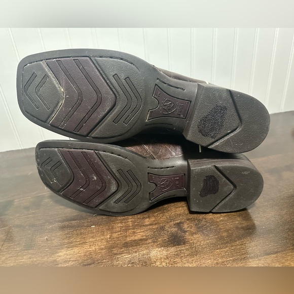 Ariat boots. Leather western boots. Ariat square toe boots. Size 9. Brown teal - Picture 5 of 8